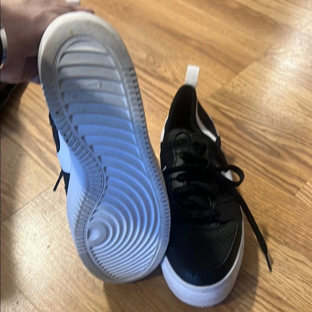 Womanss Black and White Sneakers